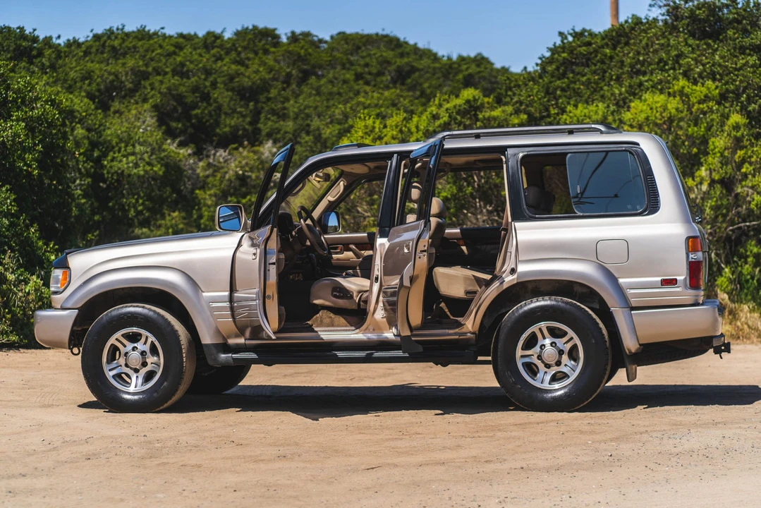 1997 Lexus LX 1st Gen - Image 10 of 31