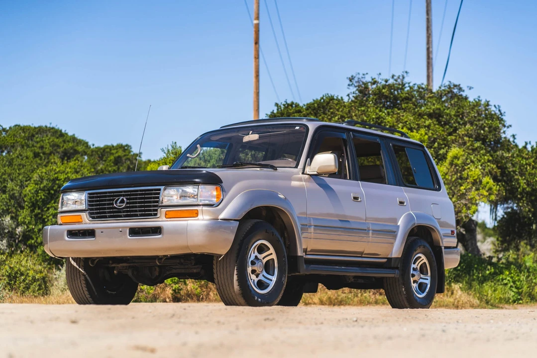 1997 Lexus LX 1st Gen - Image 9 of 31