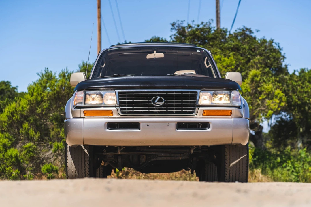 1997 Lexus LX 1st Gen - Image 4 of 31