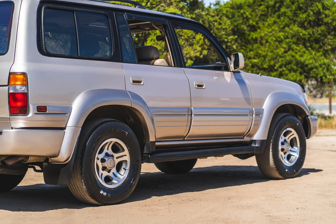 1997 Lexus LX 1st Gen - Image 27 of 31