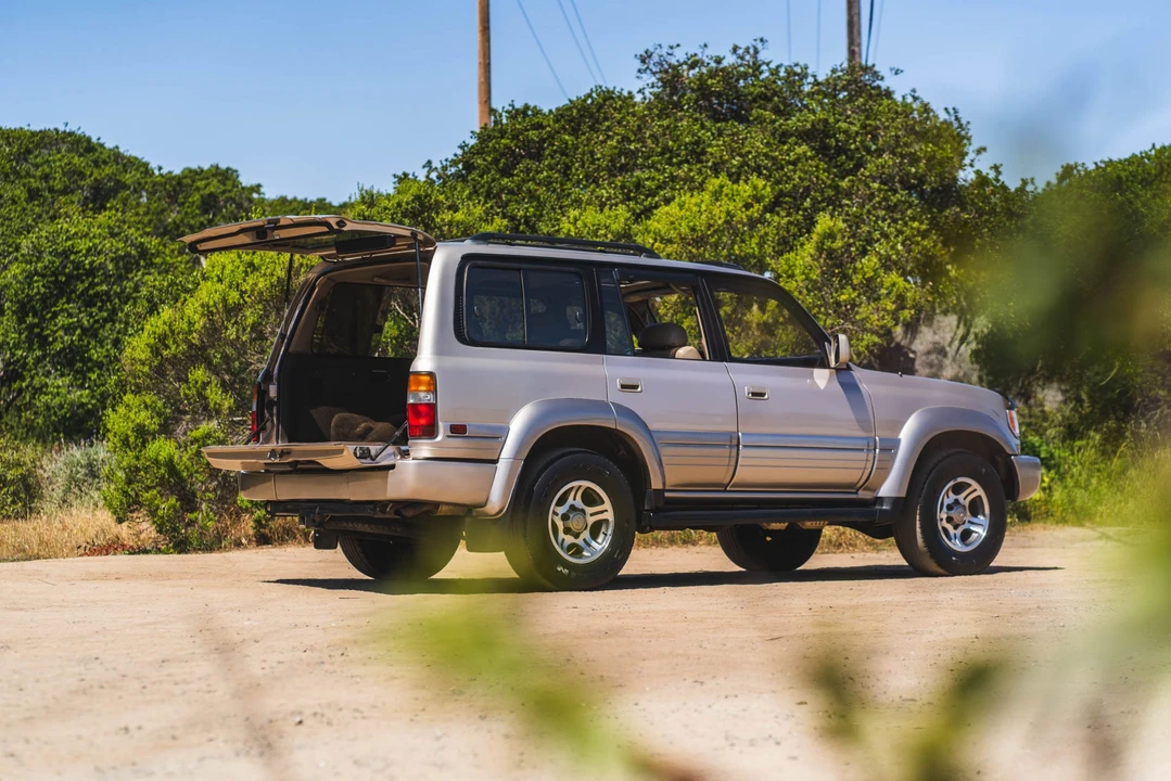 1997 Lexus LX 1st Gen - Image 21 of 31