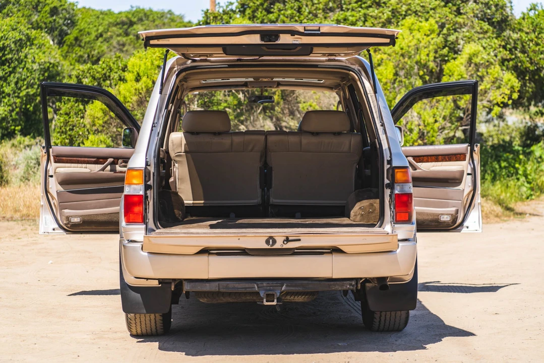 1997 Lexus LX 1st Gen - Image 17 of 31