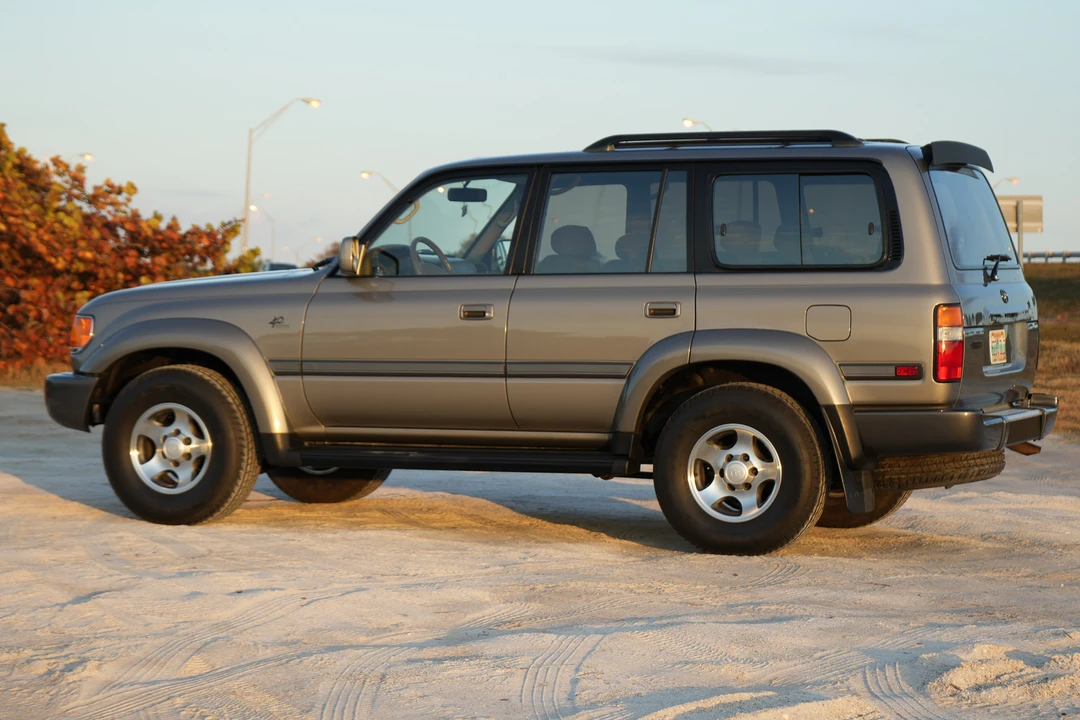 1997 Toyota J80 Land Cruiser - Image 11 of 21