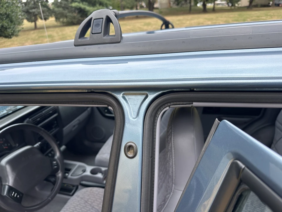 1998 Jeep XJ Cherokee - Image 17 of 31