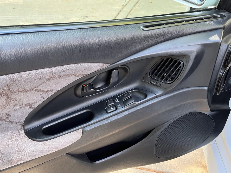 1998 Mitsubishi Eclipse 2nd Gen - Image 24 of 31