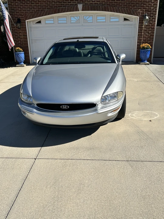 1999 Buick Riviera 8th Gen - Image 8 of 31