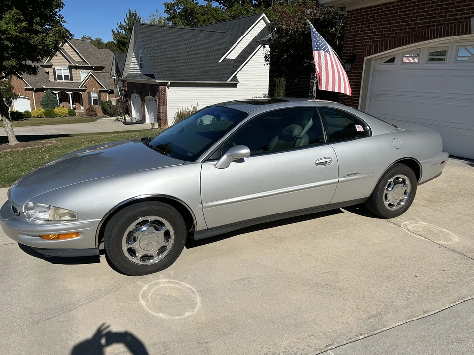 1999 Buick Riviera 8th Gen - Image 2 of 31