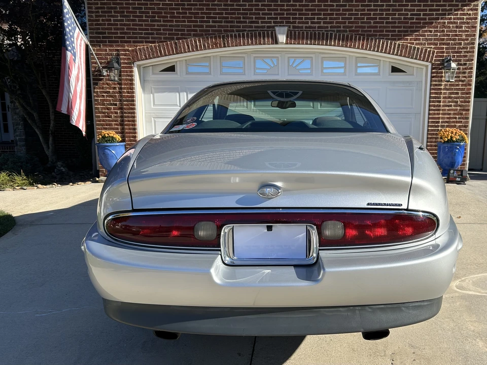 1999 Buick Riviera 8th Gen - Image 5 of 31