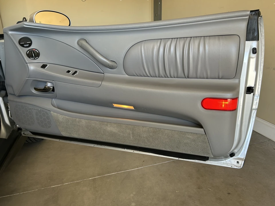 1999 Buick Riviera 8th Gen - Image 29 of 31