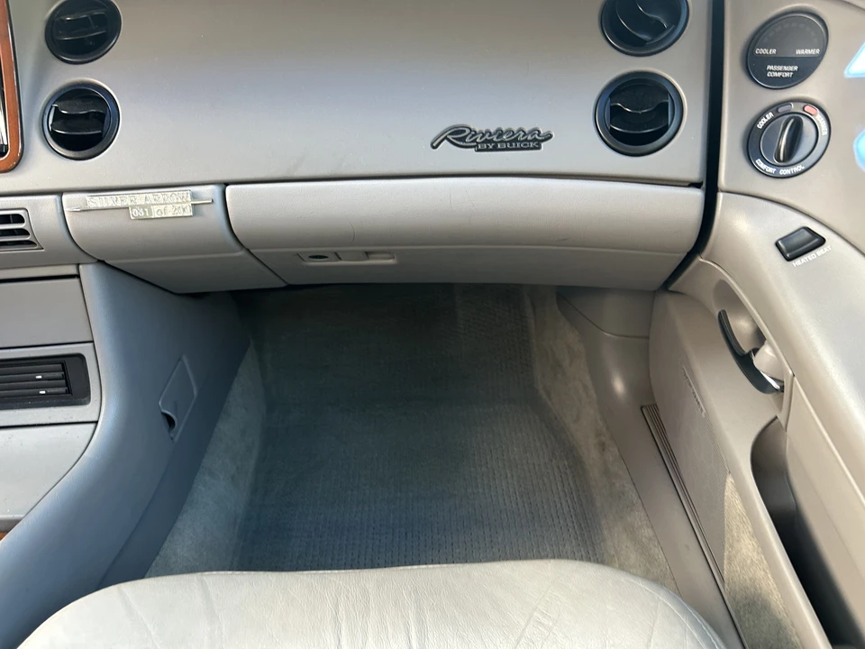 1999 Buick Riviera 8th Gen - Image 27 of 31