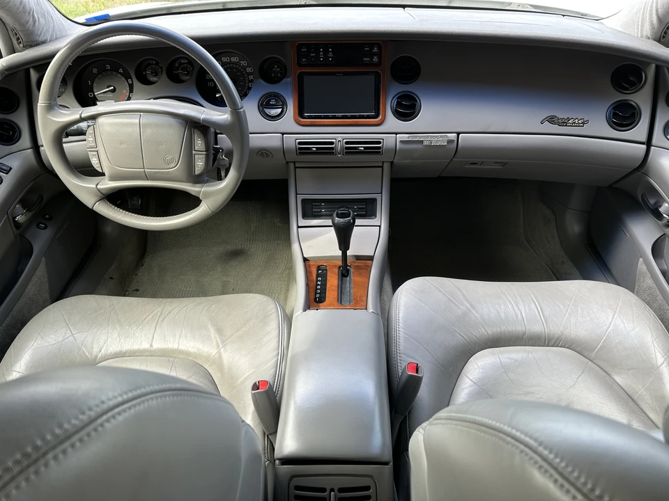 1999 Buick Riviera 8th Gen - Image 19 of 31