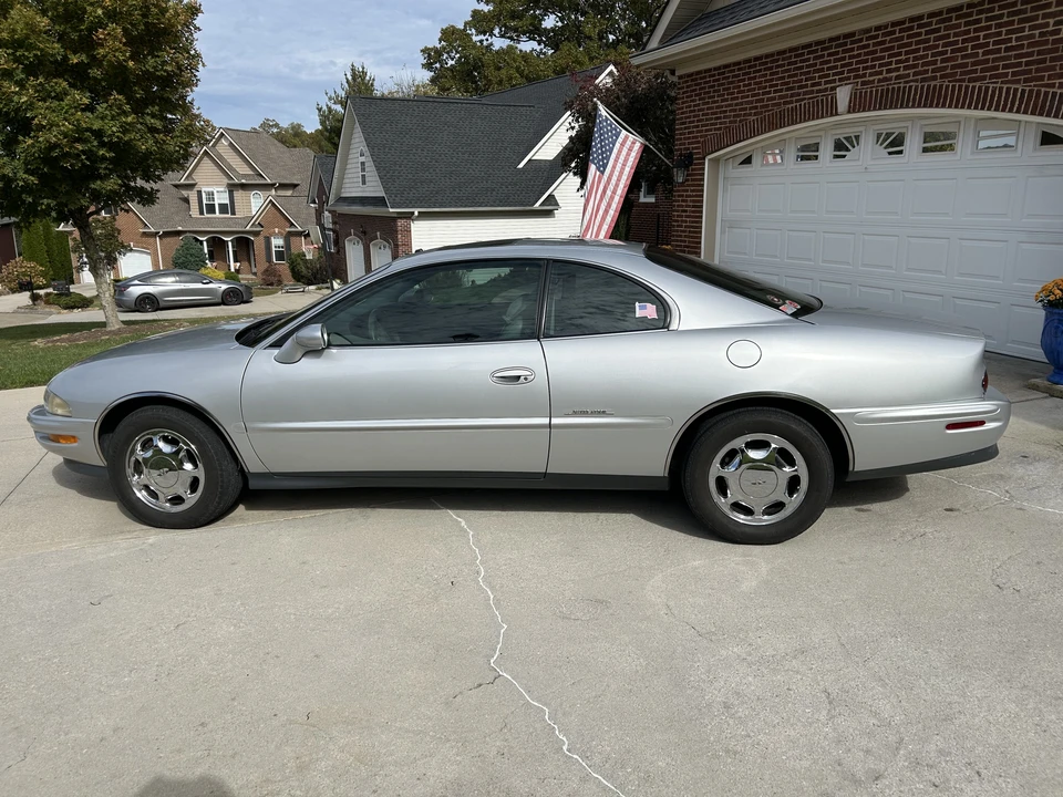 1999 Buick Riviera 8th Gen - Image 3 of 31