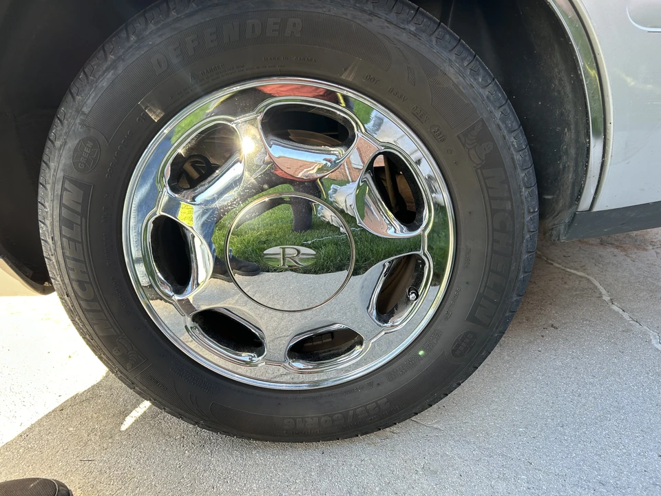 1999 Buick Riviera 8th Gen - Image 10 of 31