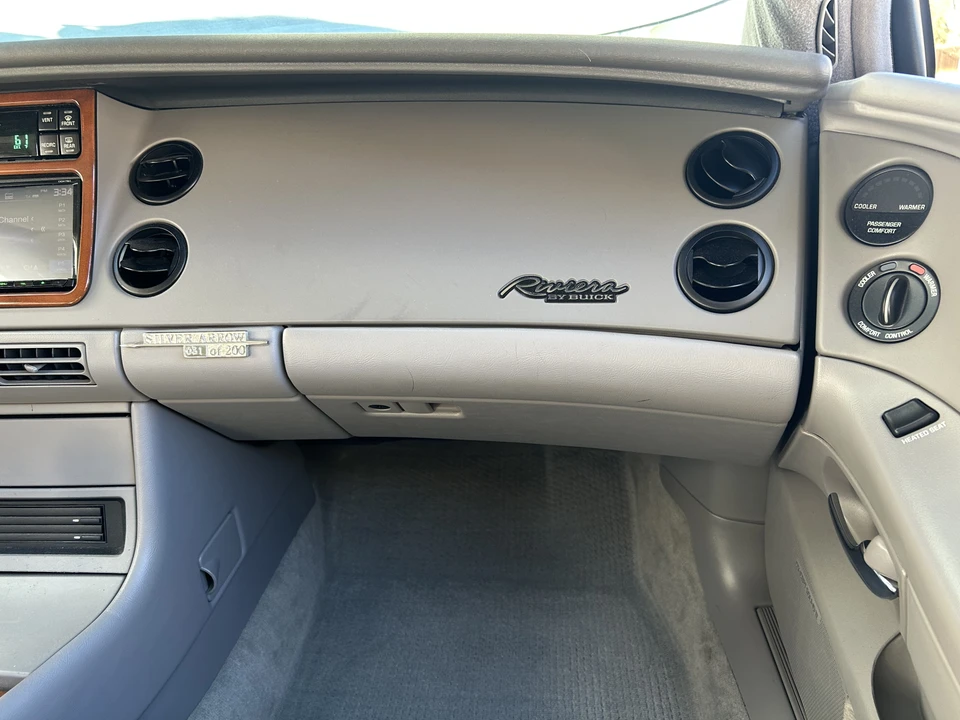 1999 Buick Riviera 8th Gen - Image 26 of 31
