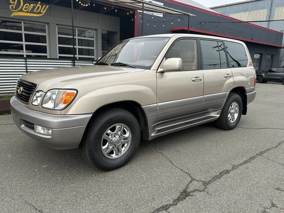 1999 Lexus LX 2nd Gen - Image 11 of 31