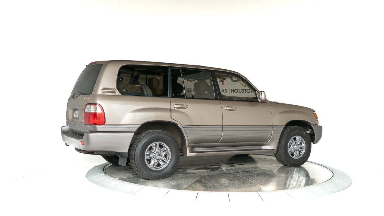 1999 Lexus LX 2nd Gen - Image 5 of 31