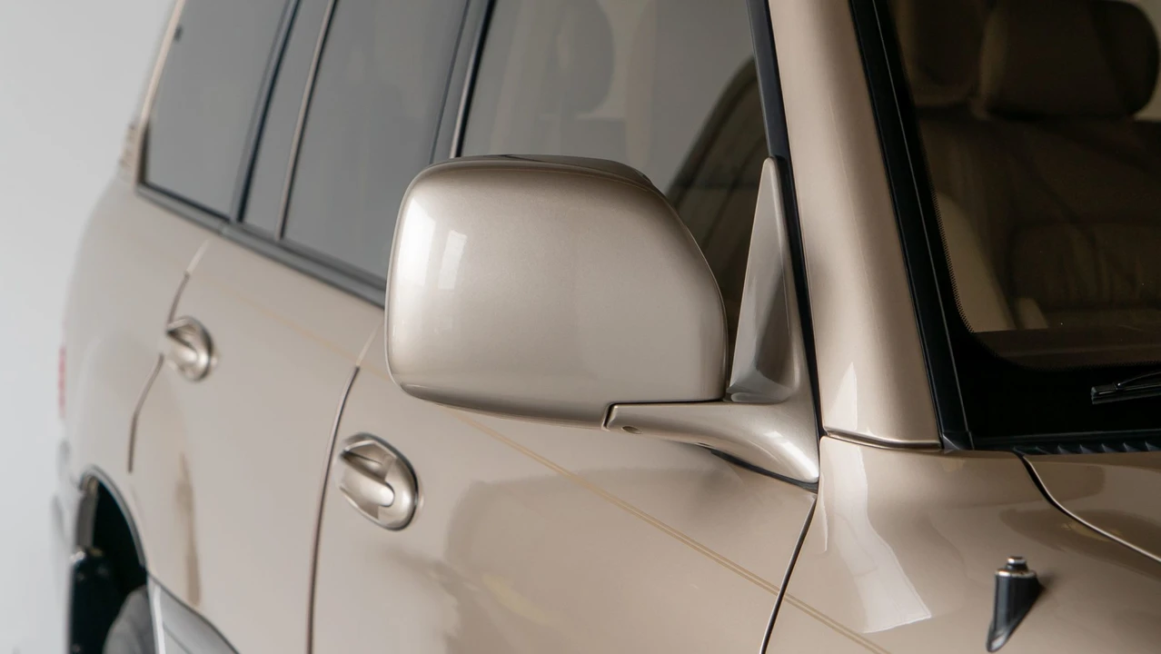 1999 Lexus LX 2nd Gen - Image 30 of 31
