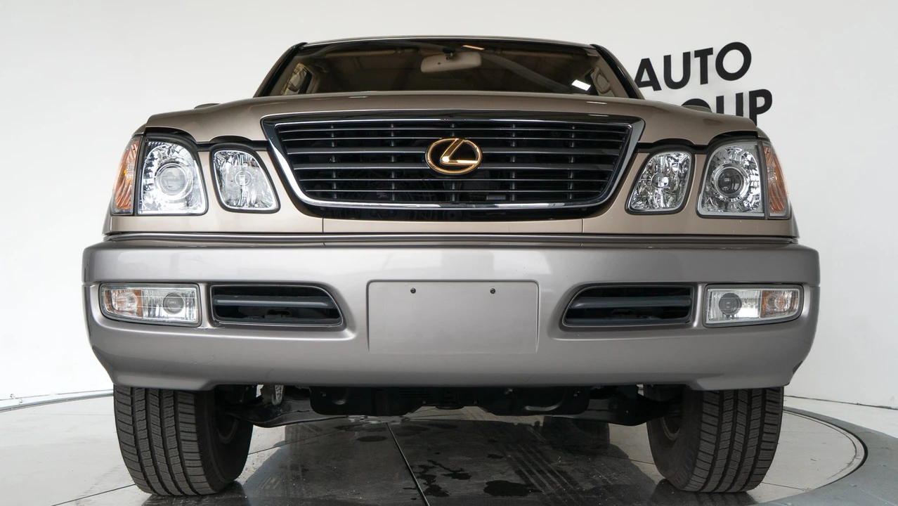 1999 Lexus LX 2nd Gen - Image 16 of 31