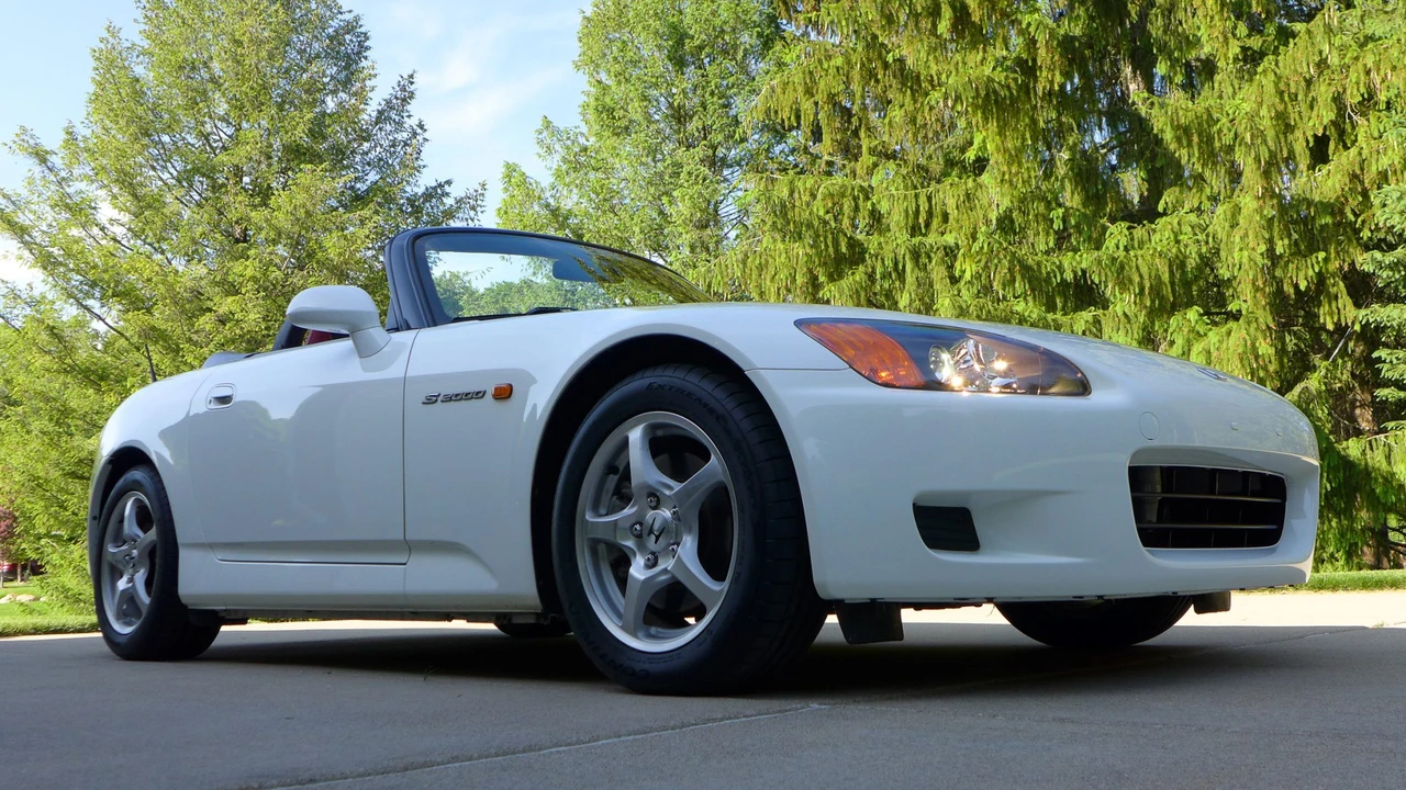 2001 Honda AP1 S2000 - Image 2 of 31