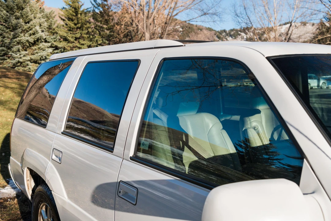 2000 Cadillac Escalade 1st Gen - Image 24 of 31