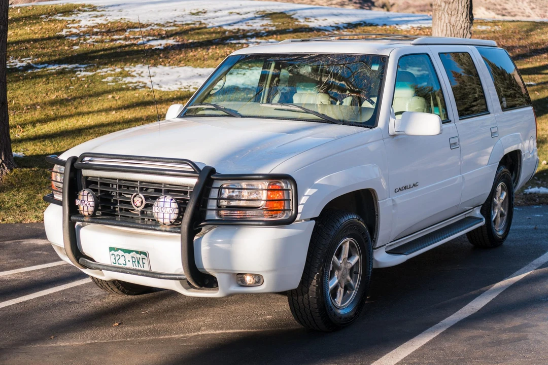 2000 Cadillac Escalade 1st Gen - Image 10 of 31