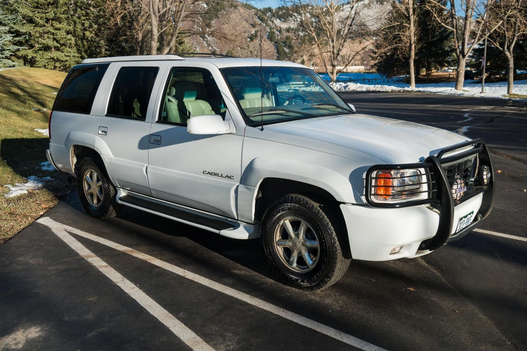 2000 Cadillac Escalade 1st Gen - Image 2 of 31
