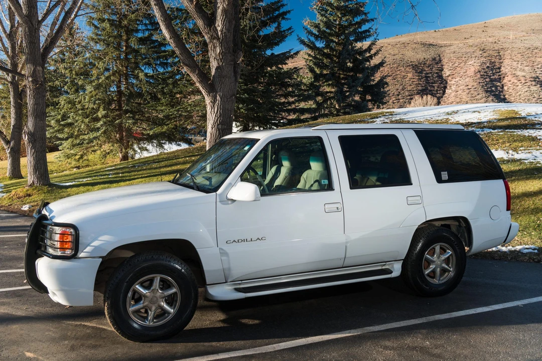 2000 Cadillac Escalade 1st Gen - Image 14 of 31