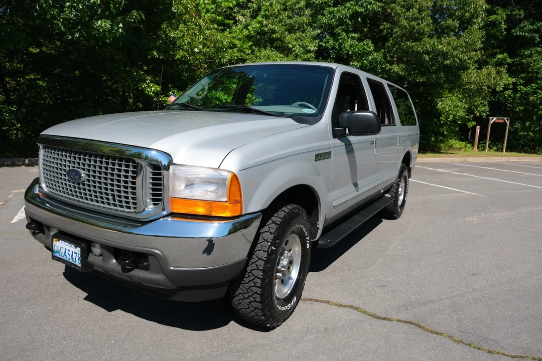 2000 Ford Excursion - Image 3 of 31