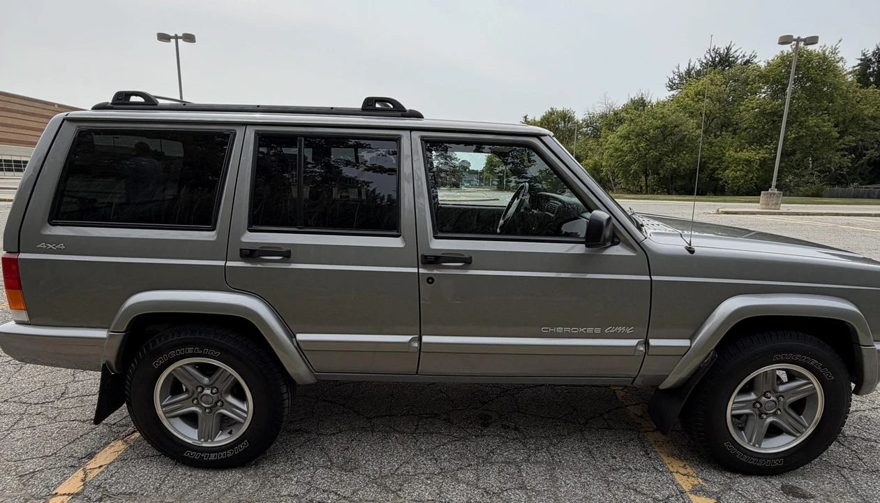 2000 Jeep XJ Cherokee - Image 27 of 31