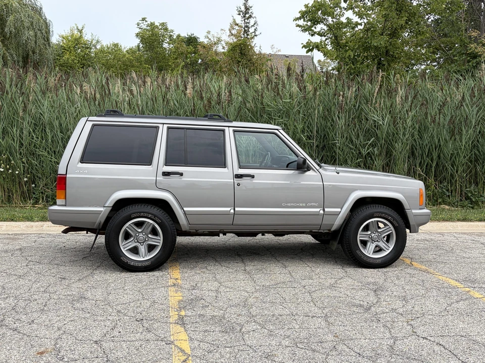 2000 Jeep XJ Cherokee - Image 11 of 31