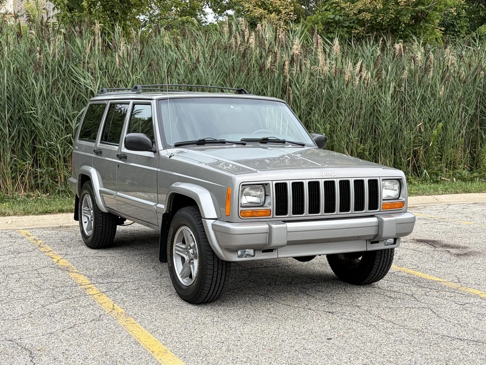 2000 Jeep XJ Cherokee - Image 2 of 31