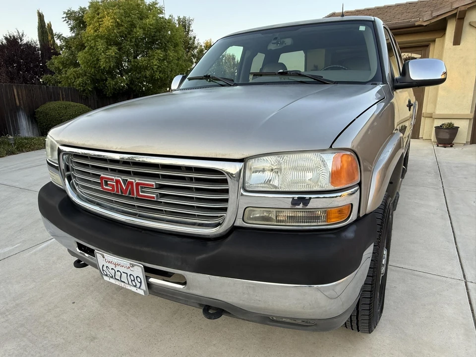 2001 GMC Sierra Heavy Duty 2nd Gen - Image 2 of 31