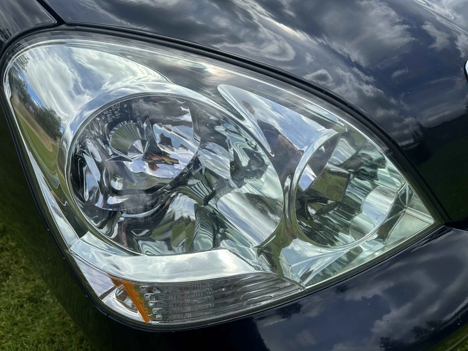 2001 Lexus LS 3rd Gen - Image 13 of 31