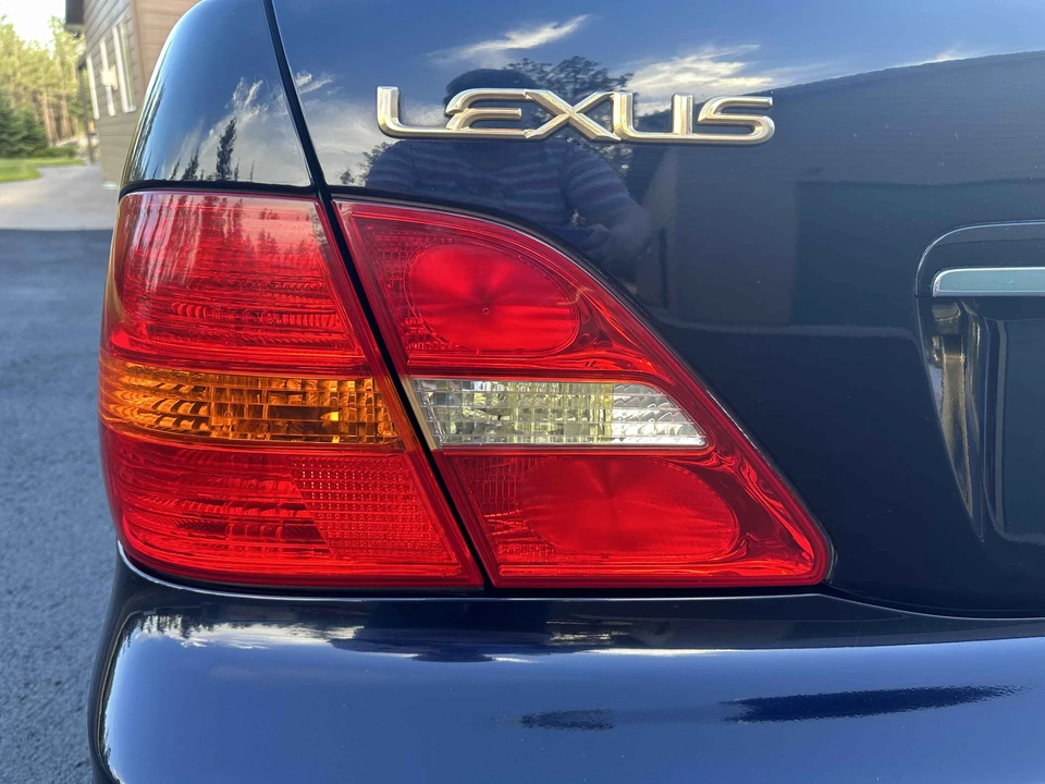 2001 Lexus LS 3rd Gen - Image 15 of 31