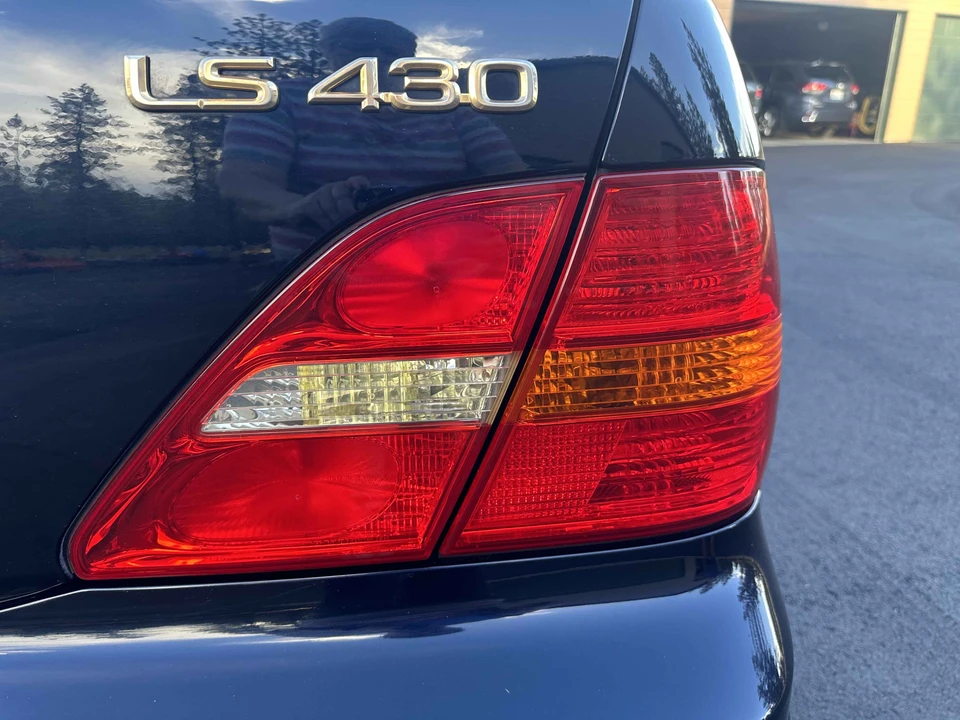 2001 Lexus LS 3rd Gen - Image 16 of 31