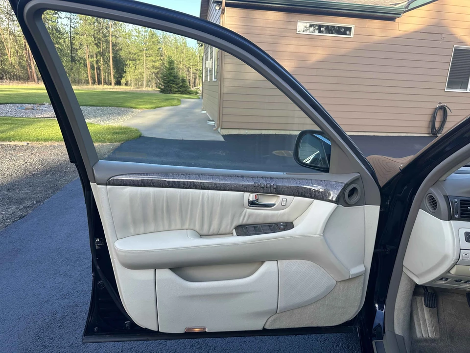 2001 Lexus LS 3rd Gen - Image 18 of 31