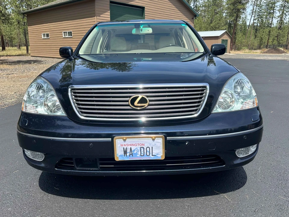 2001 Lexus LS 3rd Gen - Image 2 of 31