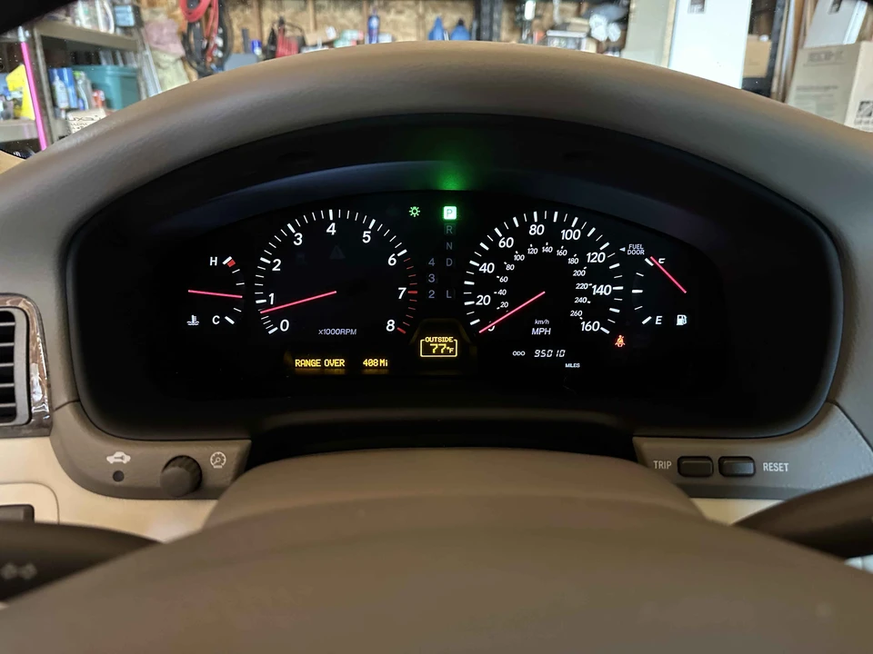 2001 Lexus LS 3rd Gen - Image 26 of 31