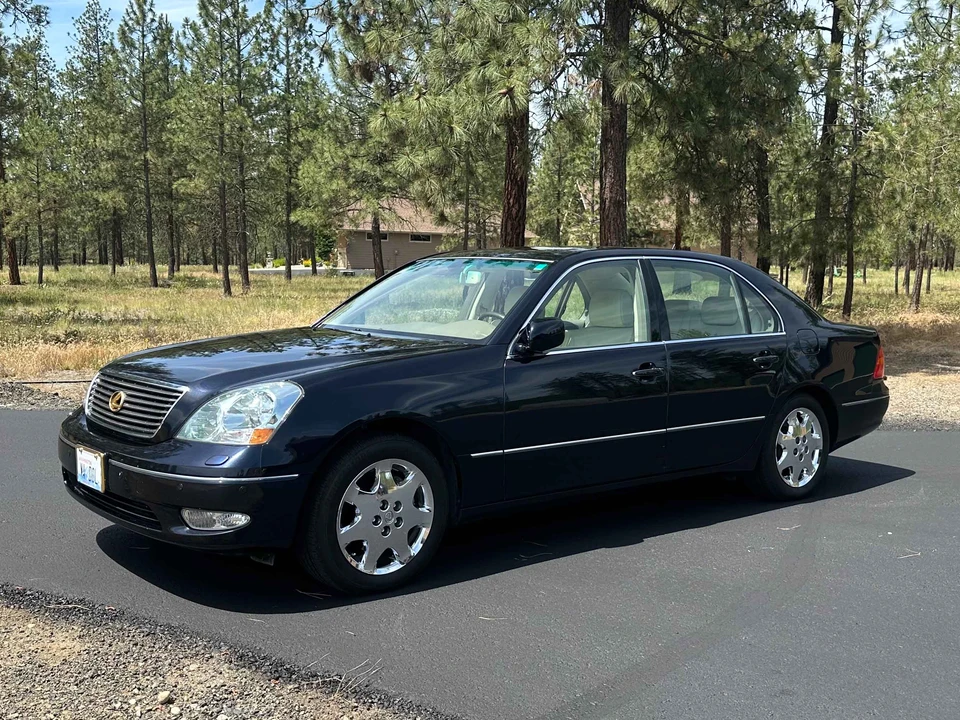 2001 Lexus LS 3rd Gen - Image 3 of 31