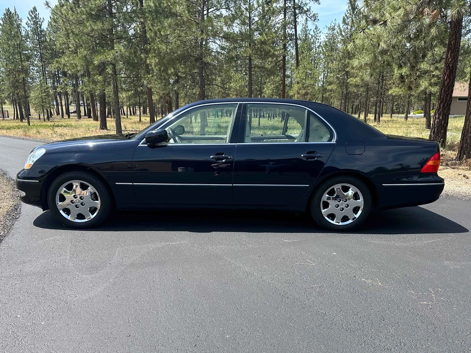 2001 Lexus LS 3rd Gen - Image 4 of 31