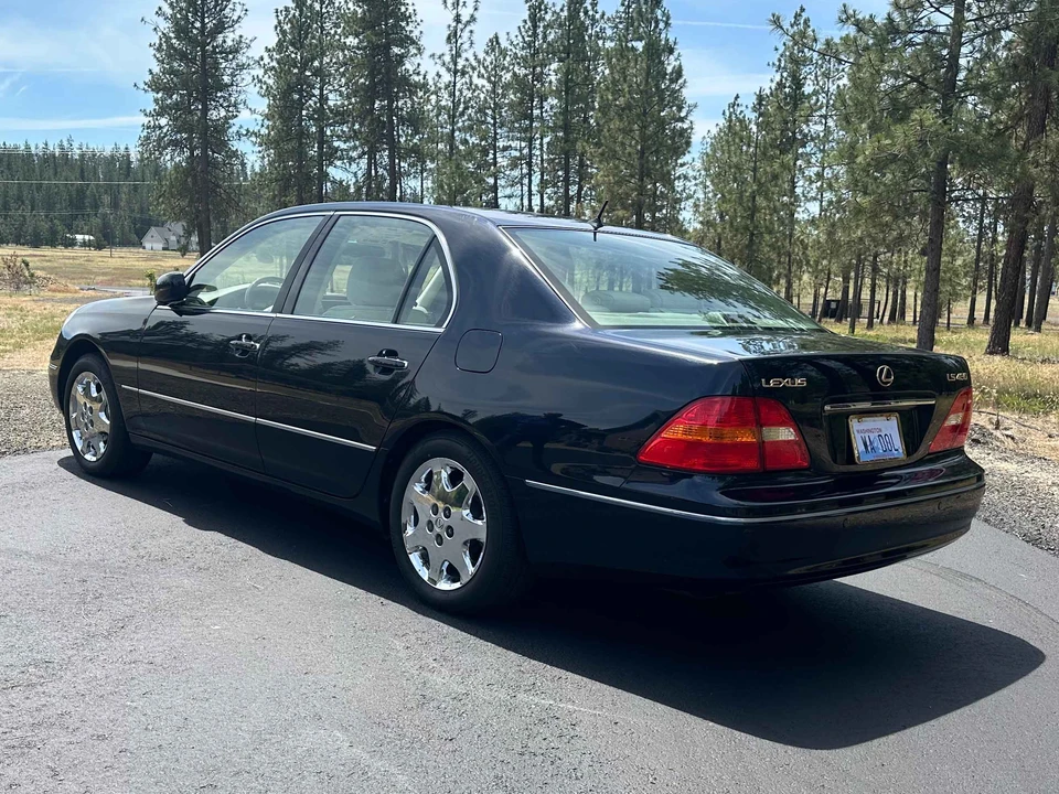 2001 Lexus LS 3rd Gen - Image 5 of 31