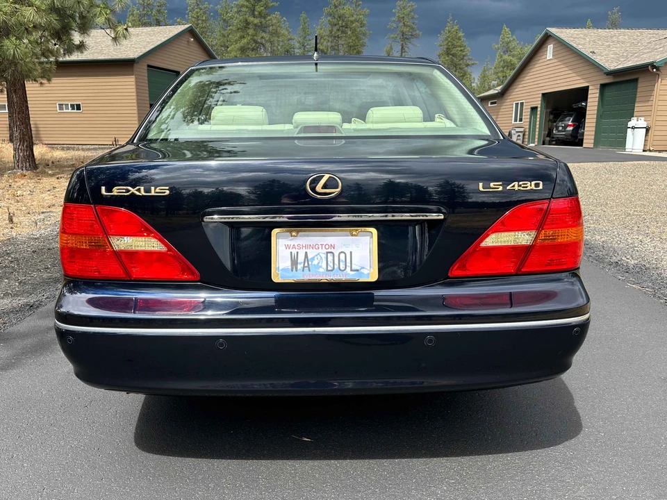 2001 Lexus LS 3rd Gen - Image 6 of 31