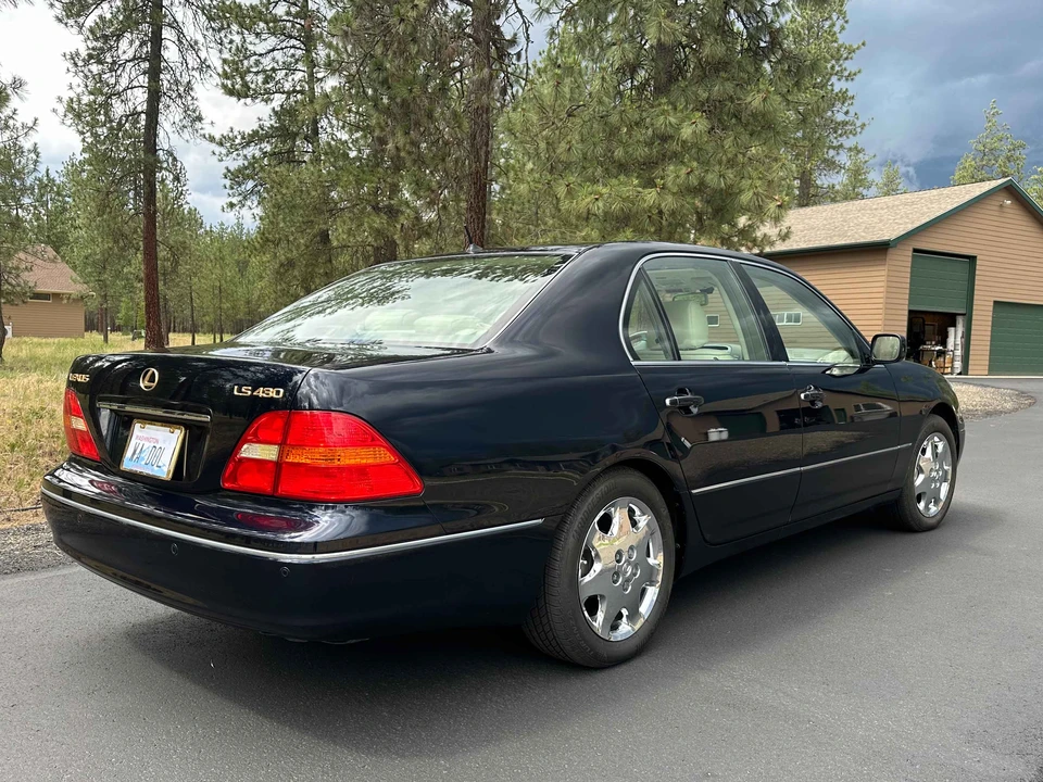 2001 Lexus LS 3rd Gen - Image 7 of 31