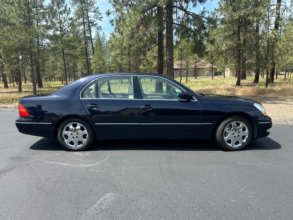 2001 Lexus LS 3rd Gen - Image 8 of 31