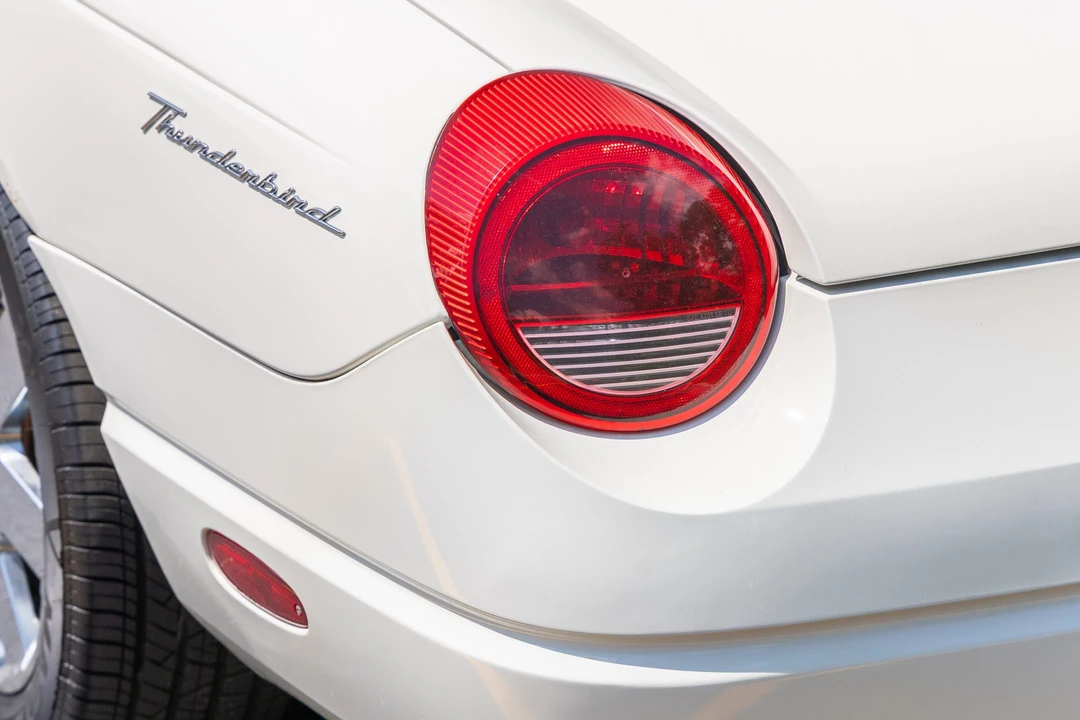 2002 Ford Thunderbird 11th Gen - Image 21 of 31