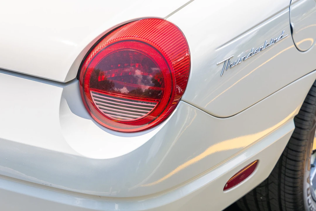 2002 Ford Thunderbird 11th Gen - Image 23 of 31
