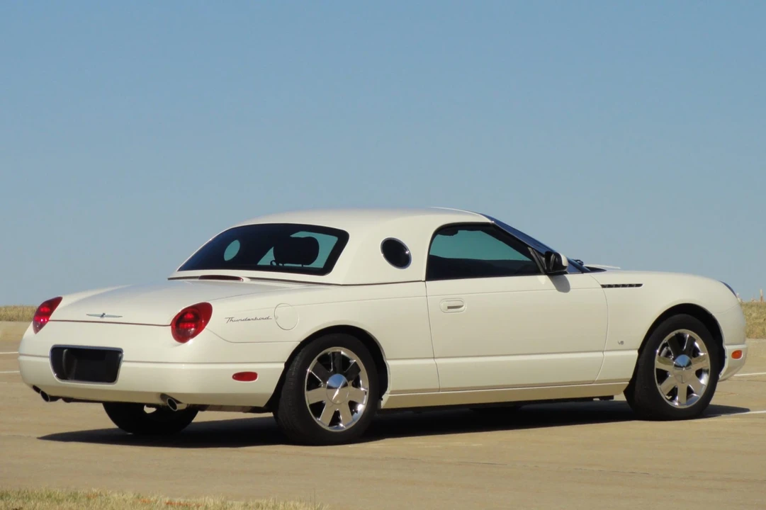 2002 Ford Thunderbird 11th Gen - Image 2 of 7