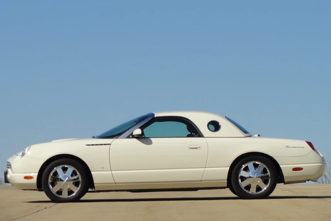 2002 Ford Thunderbird 11th Gen - Image 3 of 7