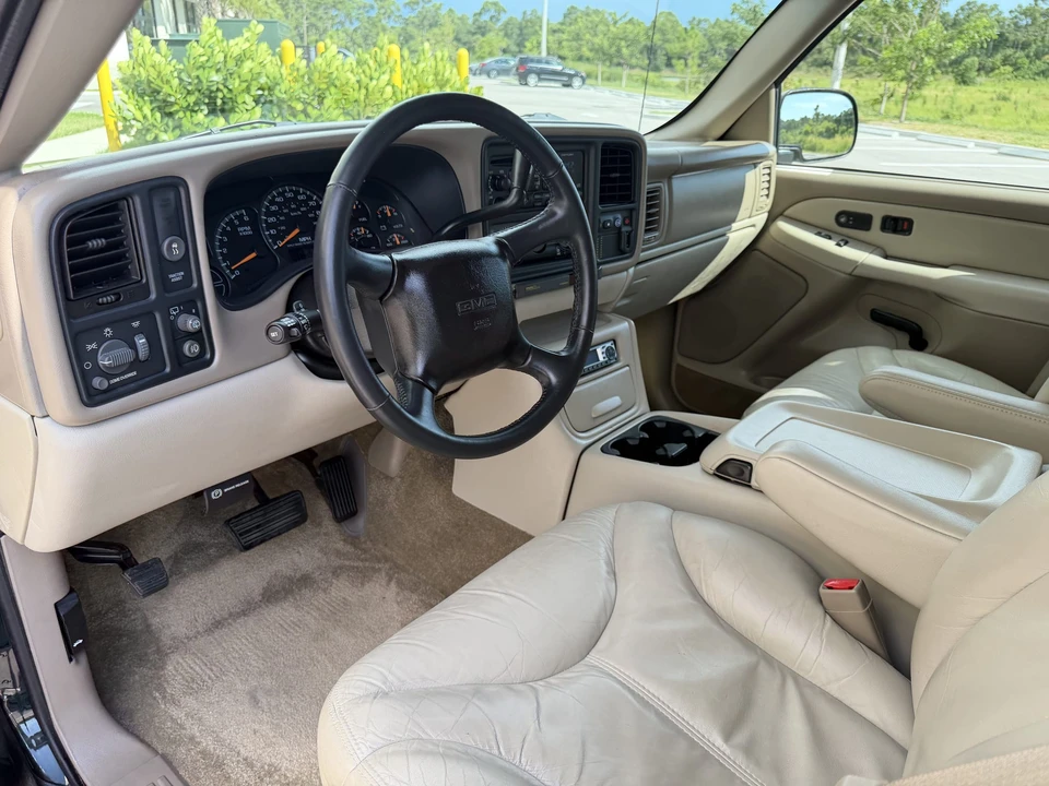 2002 GMC Yukon 2nd Gen - Image 26 of 31
