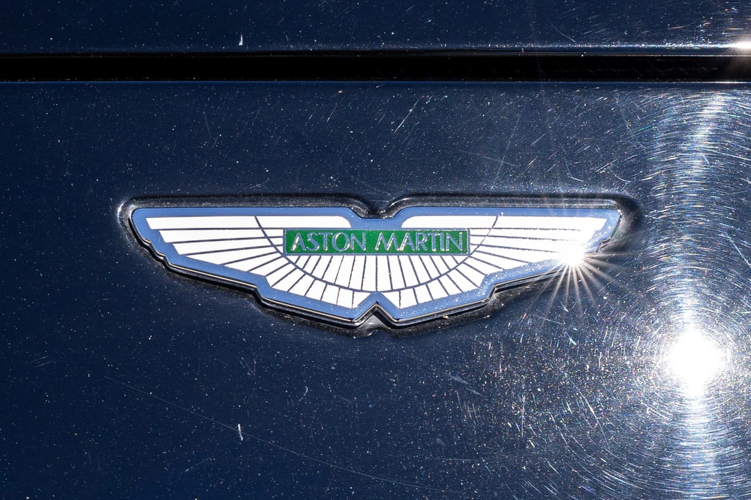 2003 Aston Martin Vanquish 1st Gen - Image 17 of 31